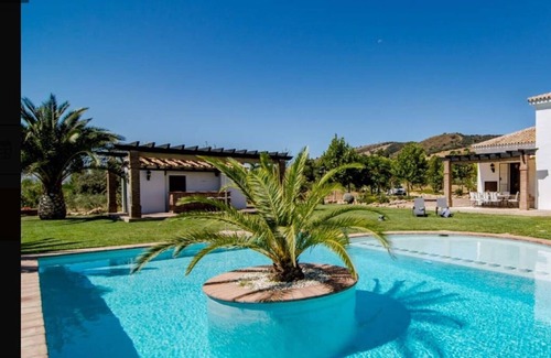 Ronda House | Elegant Andalusian Villa El Arroyo in Ronda with Pool