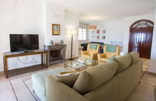 Malaga-Este Villa | Delightful Andalusian Villa with Ocean View in Malaga