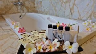 Ko Lanta Resort | Relax at Andaman Lanta Resort with Oceanfront Amenities