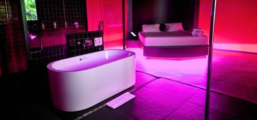 Republica Hotel | Pet-Friendly Andar de Cima Suítes - Guest Rated 9.8