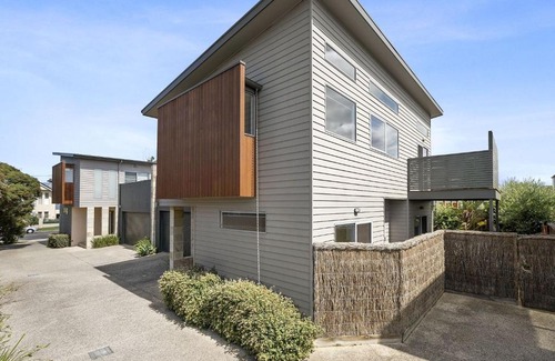 Torquay House | Top-Rated Anderson Central Torquay - Family-Friendly Stay