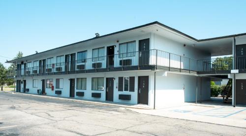 Anderson Hotel | Comfortable Stay at Anderson Inn in Indiana with Breakfast