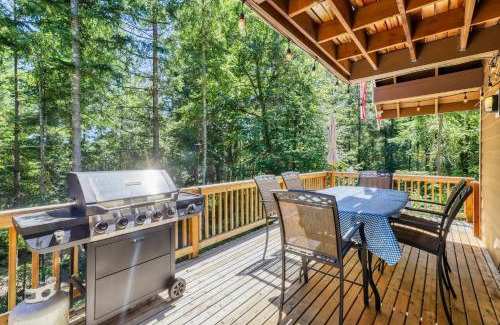 Anderson Island House | Relaxing Anderson Island Getaway with Family-Friendly Amenities