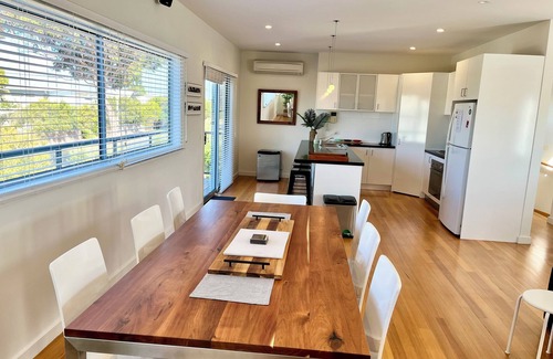 Torquay House | Modern Hotel Near Beach - Rated 9.6/10, Family-Friendly!