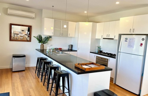 Torquay House | Modern Hotel Near Beach - Rated 9.6/10, Family-Friendly!