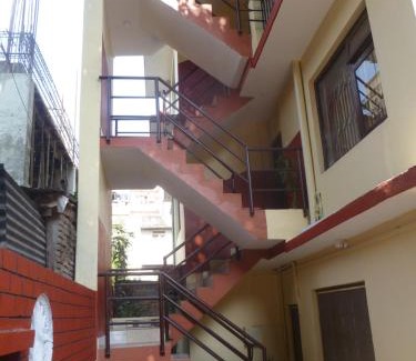 Thamel Bed & Breakfast | Cozy Andes House: Pet-Friendly with Delicious Breakfast
