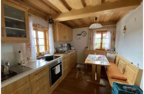 Weitensfeld House | Andi's Berghütte: Cozy Oceanfront Retreat with Hot Tub