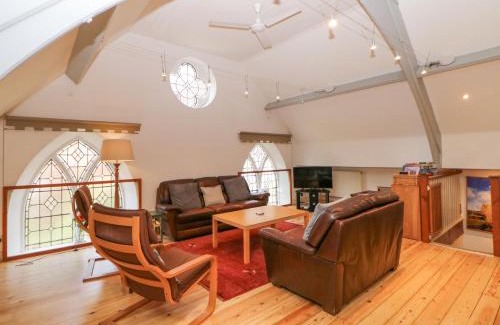 Birchover House | Andlestone: Pet-Friendly Retreat with 9.4/10 Guest Rating