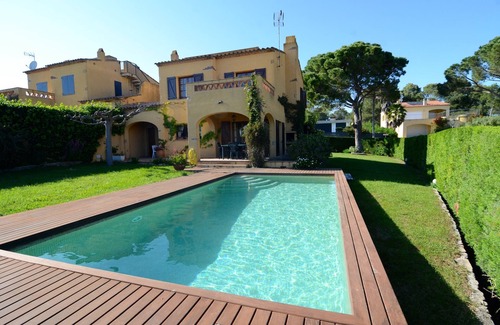 L'Estartit Villa | Experience Comfort at ANDORRA 1: Pet-Friendly with Pool