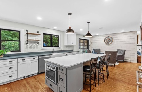Andover House | Andover in-town, 3-bedroom furnished home, single level living & 2-car garage