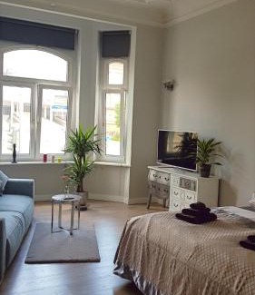 Cottbus Apartment | Luxury Andrés Ferienwohnung with Top Guest Ratings & Dining