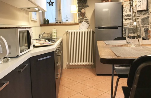 Como Apartment | Andrea's House, cozy apt in a 16th c. villa, with garden wifi and free parking