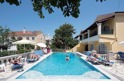 Kassiopi Apartment | Andreas Pool Complex: Family-Friendly Retreat with Breakfast