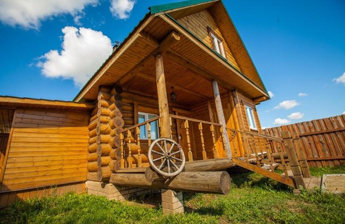 Seletskoe House | Guest Rated 10/10: Andreev Dom with Hot Tub & Kitchen