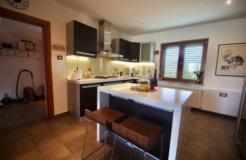 Karuc Villa | Charming Oceanfront Getaway at Andrej Home, Pet Friendly