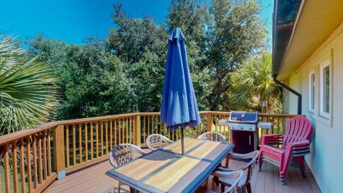 Jekyll Island House | Cozy Andrews Cottage: Family-Friendly with Pool Access