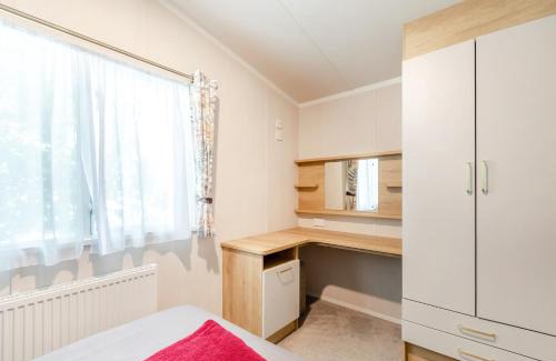 Axminster Resort | Family-Friendly Andrewshayes Holiday Park with Pool Amenities