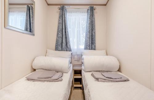 Axminster Resort | Family-Friendly Andrewshayes Holiday Park with Pool Amenities