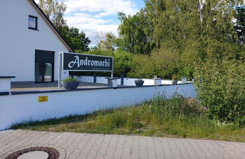 Jembke House | Delightful Andromachi Apartments: Family-Friendly Retreat