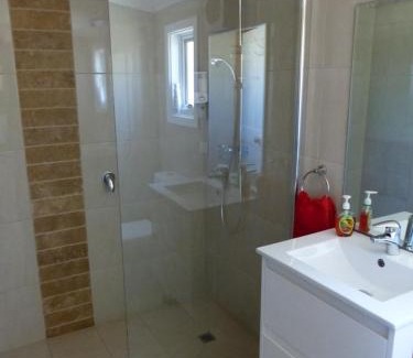 Peterborough House | Andy's Accommodation: Family & Pet Friendly Retreat