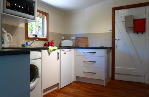 Peterborough House | Andy's Accommodation: Family & Pet Friendly Retreat