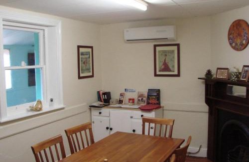 Peterborough House | Andy's Accommodation: Family & Pet Friendly Retreat