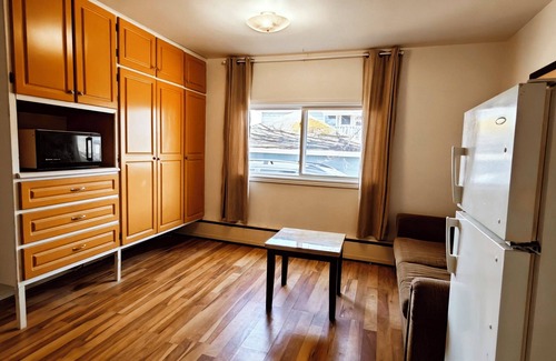Charlottetown Bed & Breakfast | Andy's Blue House: Family-Friendly Stay with Breakfast Included
