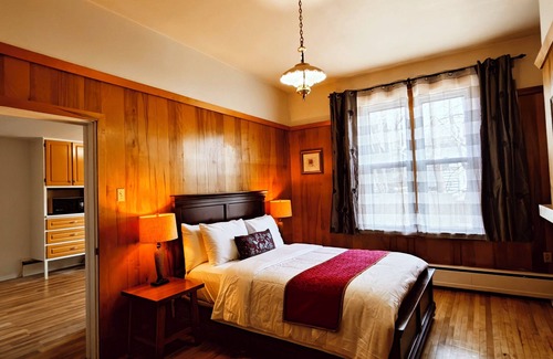 Charlottetown Bed & Breakfast | Andy's Blue House: Family-Friendly Stay with Breakfast Included