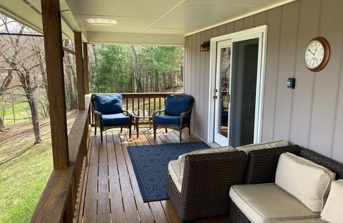 Franklin House | Relaxing Mountain Retreat Near Franklin with Free Breakfast