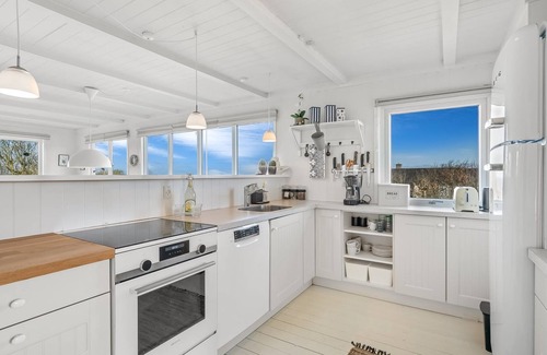 Vinderup House | Relax at Anelle: Oceanfront Escape with Spa & Breakfast