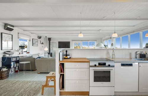 Vinderup House | Relax at Anelle: Oceanfront Escape with Spa & Breakfast