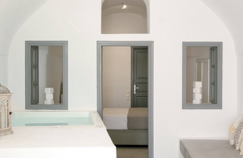 Fira House | Discover Noni Studios: Guest Rated 9.2 with Spa & Dining
