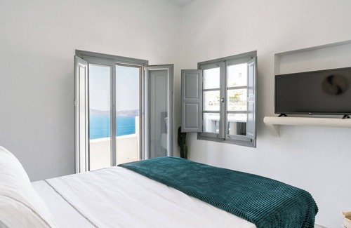 Fira House | Discover Noni Studios: Guest Rated 9.2 with Spa & Dining