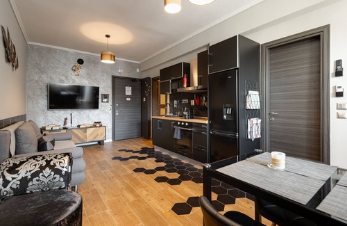Thessaloniki City Centre Apartment | Discover Anesis Central Suite: Rated 9/10 with Family Amenities