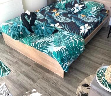 Coutouvre House | Family-Friendly Anexxe with Hot Tub & 8.9/10 Rating