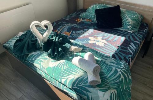 Coutouvre House | Family-Friendly Anexxe with Hot Tub & 8.9/10 Rating