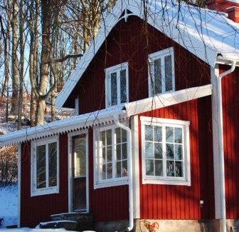 Ljungskile House | Experience Anfasteröd Gårdsvik - Grindstugan with Ocean Views