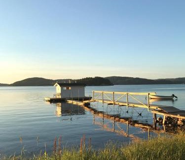Ljungskile House | Relax at Anfasteröd Gårdsvik - Sjöstugan with Ocean Views