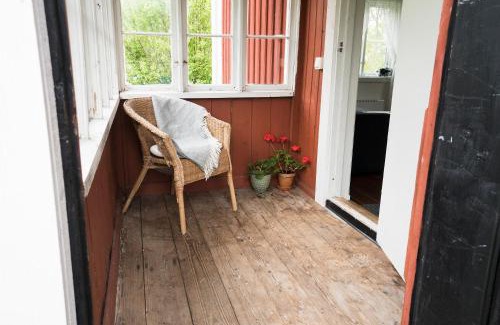 Ljungskile House | Relax at Anfasteröd Gårdsvik - Sjöstugan with Ocean Views