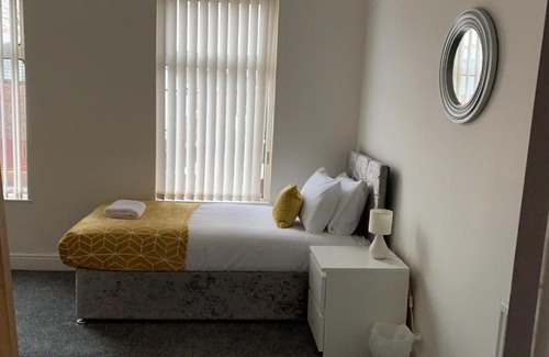 Anfield House | Convenient Anfield House: 2BR Near Stadium & Family-Friendly