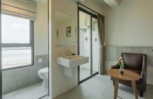 Ratsada Hotel | Experience Ang Pao Hotel with Pool and Breakfast Included