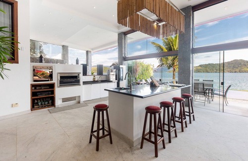 Itanema Villa | Seafront Relaxation: Poolside Retreat in Angra