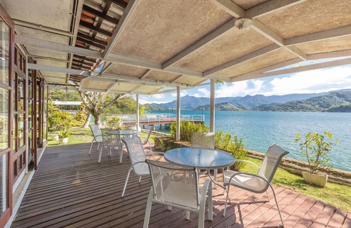 Angra dos Reis Villa | Idyllic Island Retreat in Angra dos Reis with Spa & Breakfast