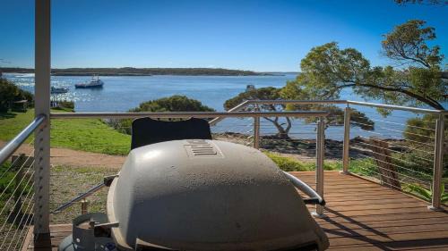 Lake Wangary House | Experience Angasi: Premium Coffin Bay Property with Free Wifi