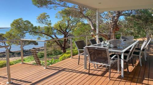 Lake Wangary House | Experience Angasi: Premium Coffin Bay Property with Free Wifi