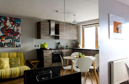 Angel Apartment | Angel, bright & colorful flat