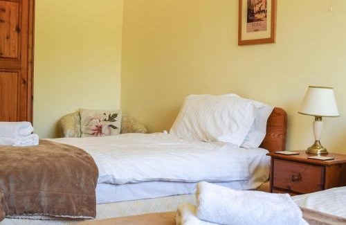 Scawton House | Unforgettable Stays at Angel Cottage - Family-Friendly Oasis