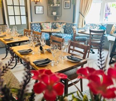 Bircotes Hotel | Pet-Friendly Retreat at Angel Inn Mission - Rated 8.4/10