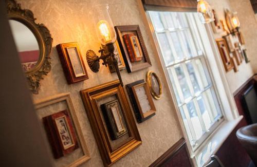 Knutsford Hotel | Cozy Retreat at Angel @ KingSt - Pet Friendly & Breakfast Included