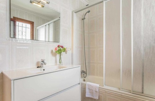 Cala d'Or Villa | Relax at Angel Luis: Family-Friendly with Pool and Kitchen